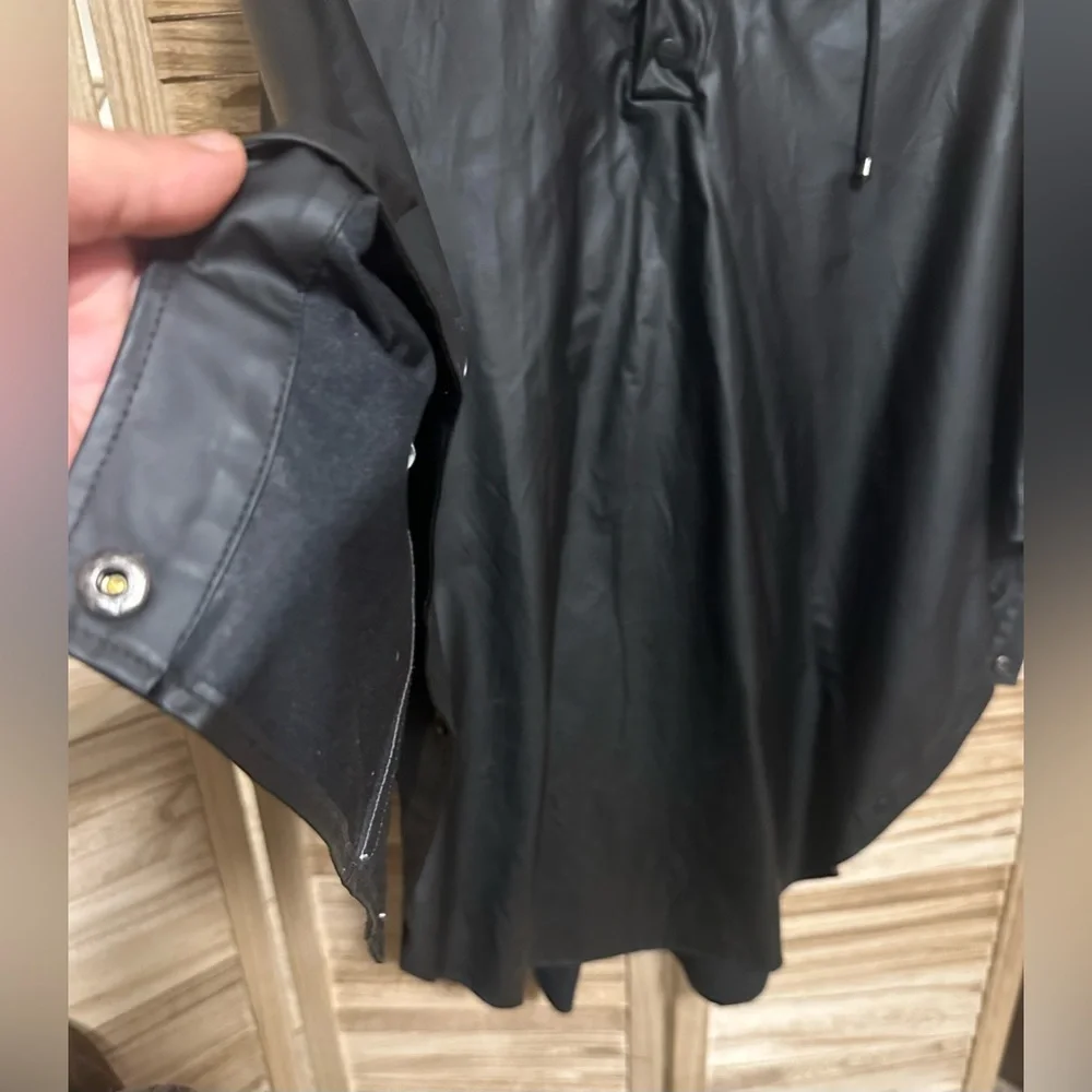 RAINS UNISEX waterproof poncho/cape - Picture 10 of 10